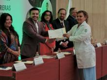 El CONALEP entrega certificados como Profesional Técnico Bachiller a trabajadoras y trabajadores del IMSS